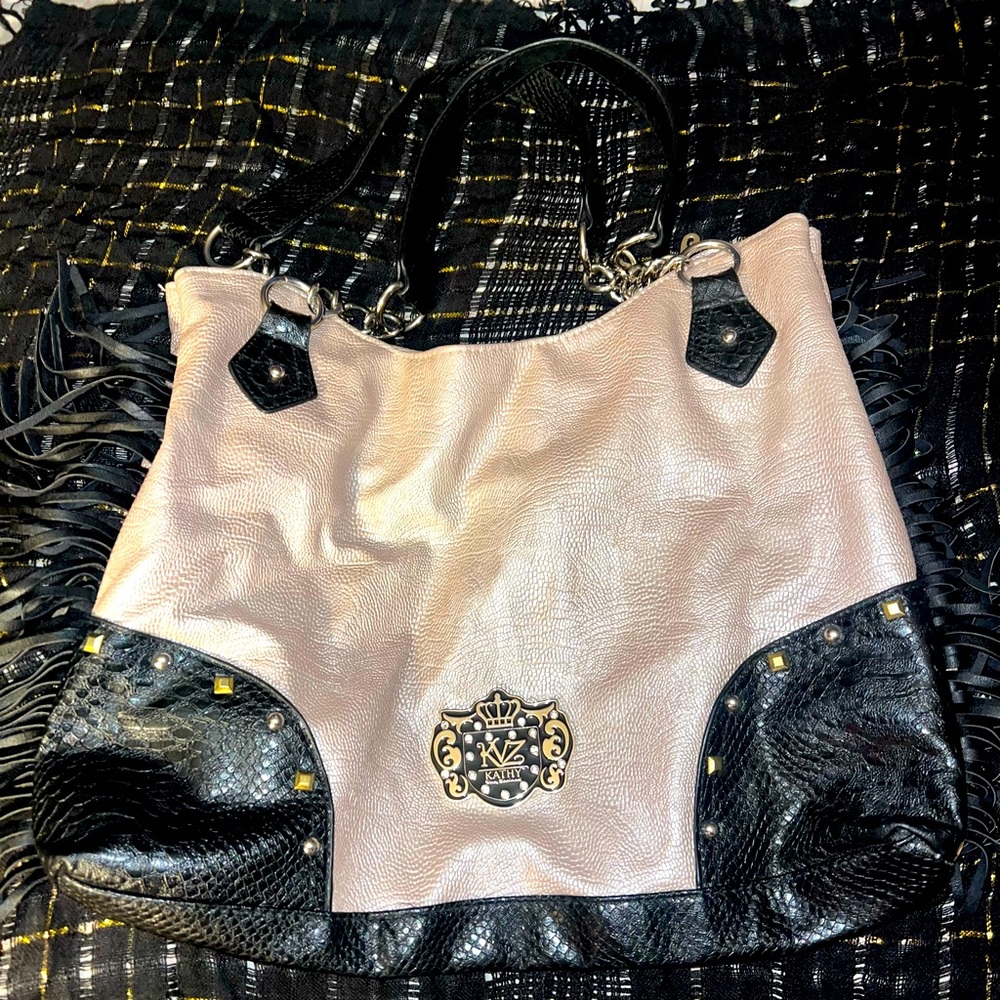 Pocketbook. Used, good condition. Beautiful gold and black colors.